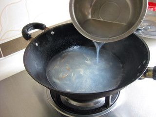 墨鱼鲜汤的做法