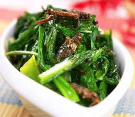 豆豉鲮鱼油麦菜的简单做法_豆豉鲮鱼油麦菜怎么做最好吃？