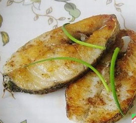 椒盐香煎海鲈的简单做法_椒盐香煎海鲈怎么做最好吃？