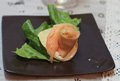 烟三文鱼沙拉的简单做法_烟三文鱼沙拉怎么做最好吃？