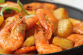 干锅土豆虾的简单做法_干锅土豆虾怎么做最好吃？