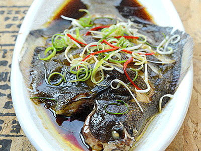 清蒸海鱼的简单做法_清蒸海鱼怎么做最好吃？