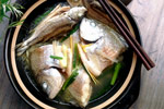 鱼汁杂鱼煲的简单做法_鱼汁杂鱼煲怎么做最好吃？