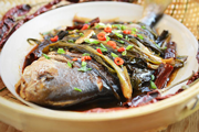 葱烧金鲳鱼的简单做法_葱烧金鲳鱼怎么做最好吃？