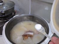 鳗鱼干萝卜排骨汤怎么做好吃_鳗鱼干萝卜排骨汤的做法