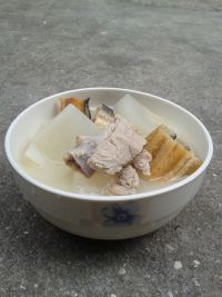 鳗鱼干萝卜排骨汤怎么做好吃_鳗鱼干萝卜排骨汤的做法
