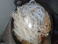 虾仁葫芦炒黑粉丝怎么做好吃_虾仁葫芦炒黑粉丝的做法