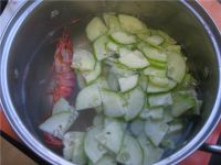 鲜虾黄瓜汤怎么做好吃_鲜虾黄瓜汤的做法