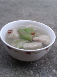 鱼卷丝瓜汤怎么做好吃_鱼卷丝瓜汤的做法