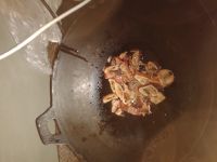 鱿鱼瘦肉煮米粉汤怎么做好吃_鱿鱼瘦肉煮米粉汤的做法
