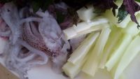 紫苏韭菜炒鱿鱼怎么做好吃_紫苏韭菜炒鱿鱼的做法
