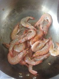 姜葱炒虾怎么做好吃_姜葱炒虾的做法