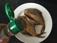 椒盐鲳鱼怎么做好吃_椒盐鲳鱼的做法