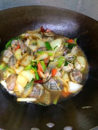 洋葱炒文蛤怎么做好吃_洋葱炒文蛤的做法