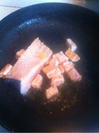三文鱼藜麦色拉怎么做好吃_三文鱼藜麦色拉的做法