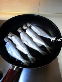 香煎刀鱼怎么做好吃_香煎刀鱼的做法