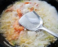 大虾鱼丸萝卜汤怎么做好吃_大虾鱼丸萝卜汤的做法