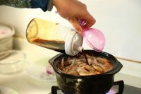 砂锅焖虾怎么做好吃_砂锅焖虾的做法