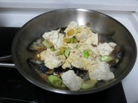 手撕豆腐炖鲭鱼怎么做好吃_手撕豆腐炖鲭鱼的做法