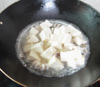 八爪鱼焖豆腐怎么做好吃_家常八爪鱼焖豆腐的做法