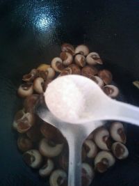 韭菜炒油香螺怎么做好吃_家常韭菜炒油香螺的做法