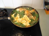 咖喱三文鱼头煮豆腐怎么做好吃_家常咖喱三文鱼头煮豆腐的做法