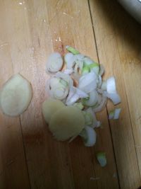 白菜豆芽炖笔管鱼怎么做好吃_家常白菜豆芽炖笔管鱼的做法