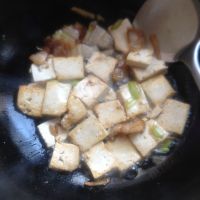 笔管炖豆腐白菜怎么做好吃_家常笔管炖豆腐白菜的做法