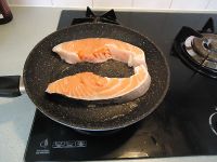 煎三文鱼怎么做好吃_家常煎三文鱼的做法