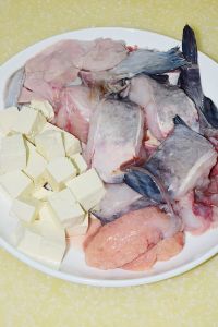 海兔鱼炖豆腐怎么做好吃_家常海兔鱼炖豆腐的做法