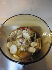 杂菌海鲜冬荫汤怎么做好吃_家常杂菌海鲜冬荫汤的做法