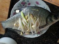 剁椒蒸鳊鱼怎么做好吃_家常剁椒蒸鳊鱼的做法